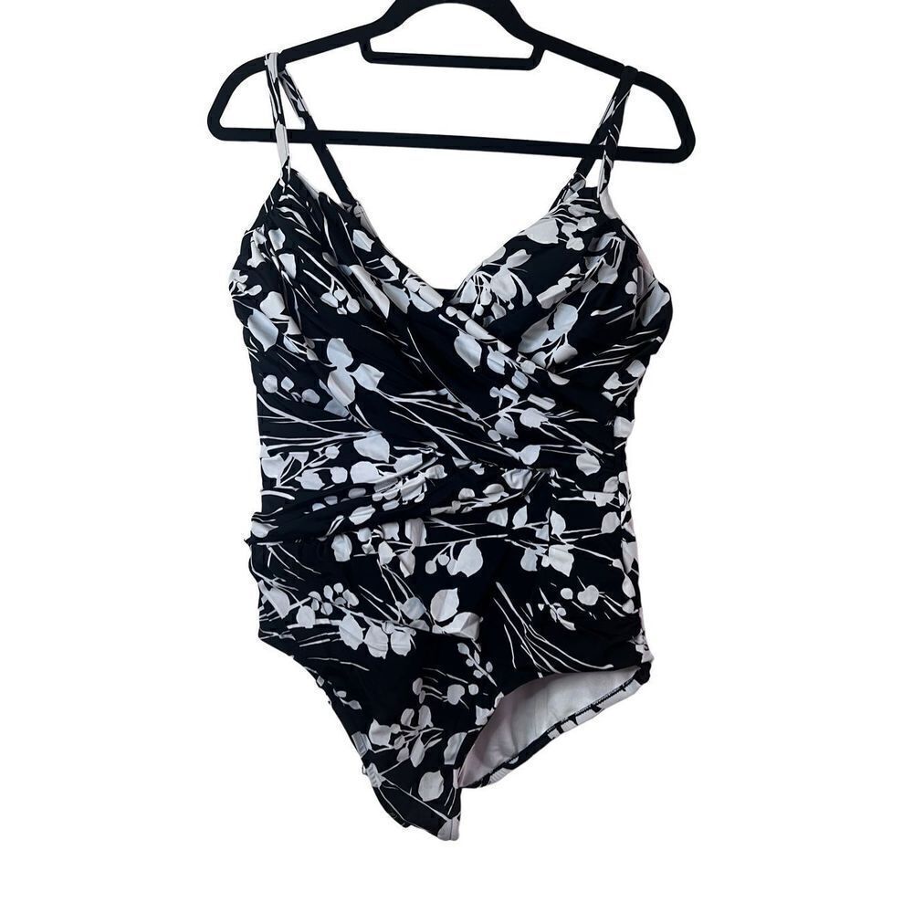 Croft and Barrow black and white plus size swimsuit size 20